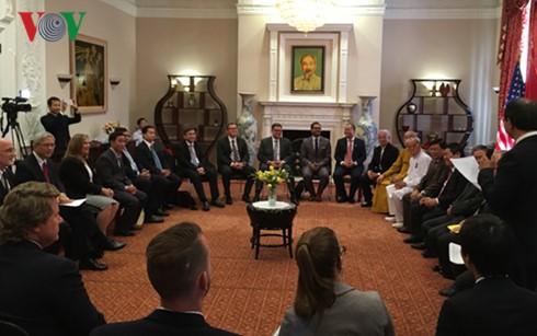 US-Priester loben vietnamesische Politik gegenüber Religionen - ảnh 1